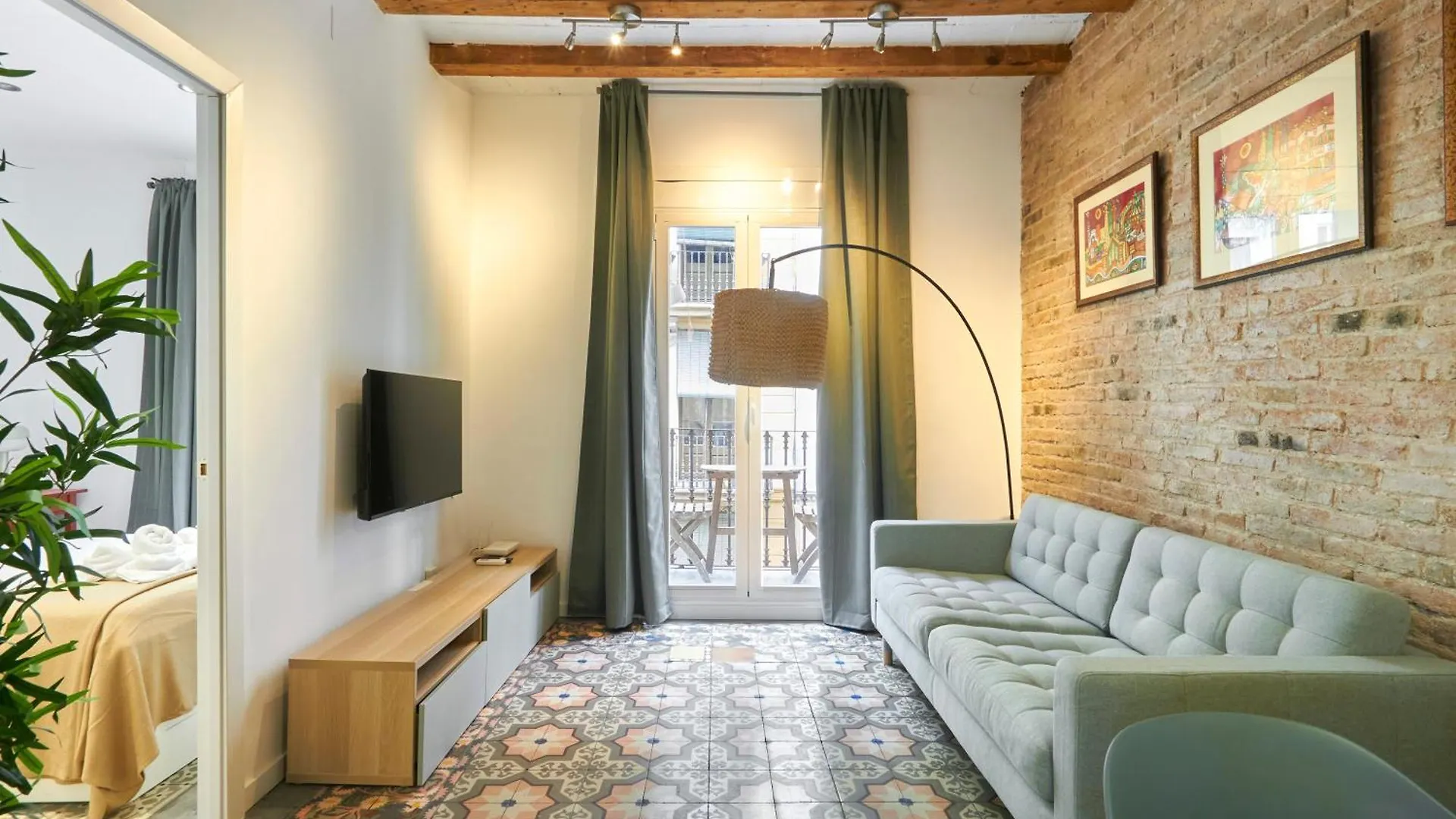 64 Apartment In A Typical Barcelona'S Old Building  برشلونة